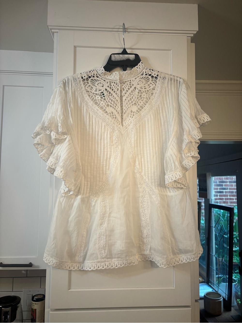new Farm Rio Off-White Blouse With Appliqués voile and lace flutter sleeve - Picture 10 of 12